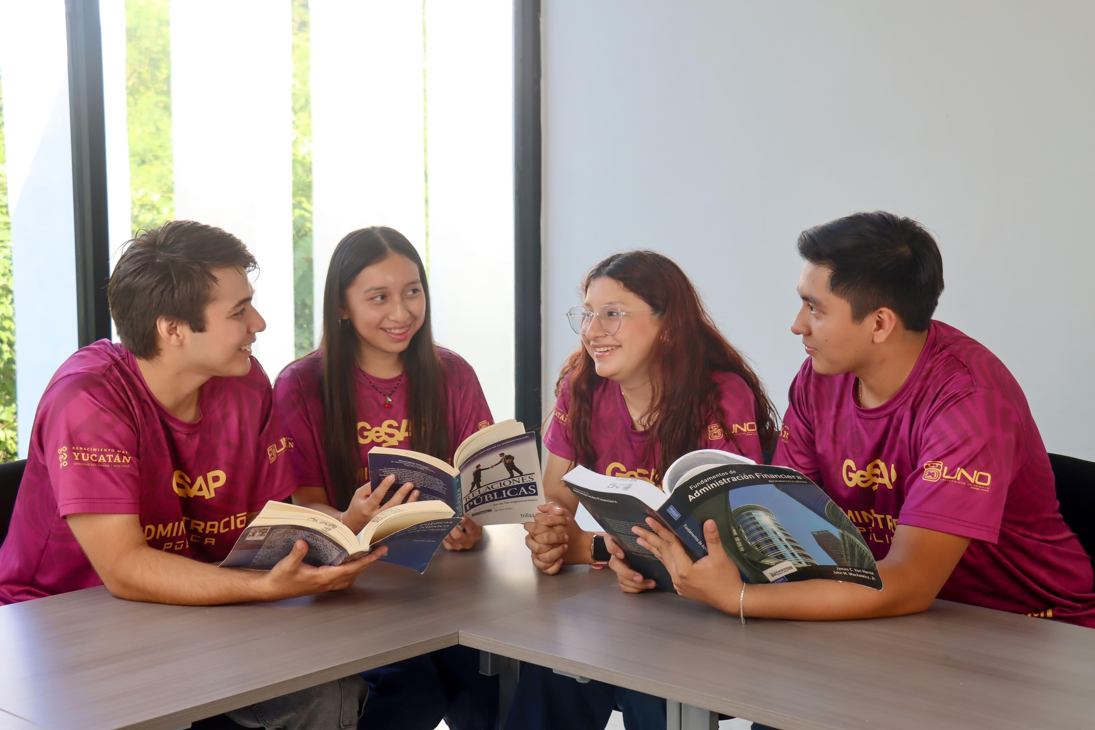Estudiantes de la Licenciatura de Admninistración Pública