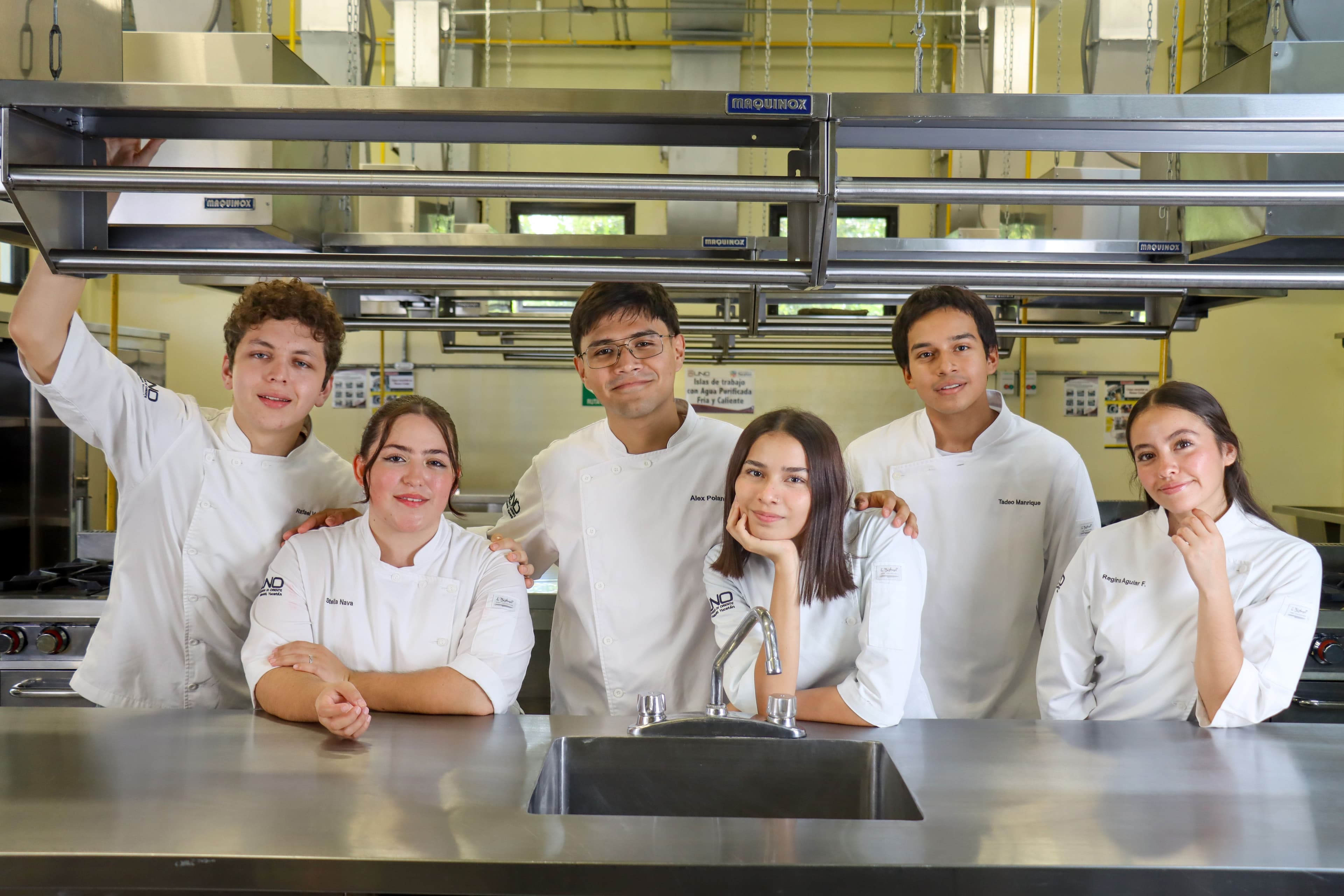 Estudiantes de la Licenciatura de Gastronomía